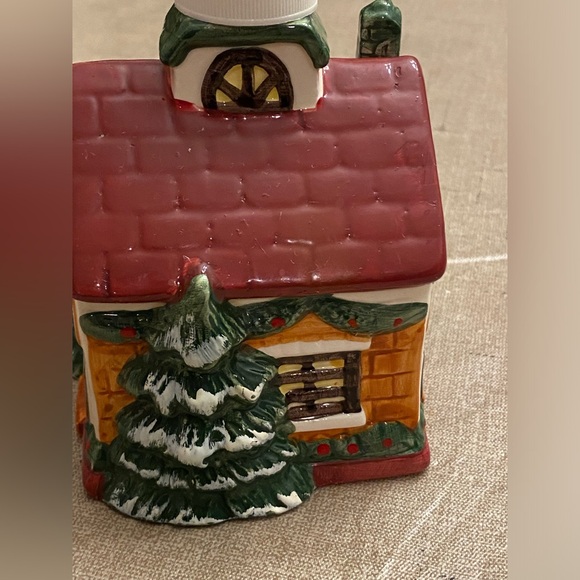 Vintage Allure Santa’s Workshop Ceramic Hand Lotion Soap Pump Dispenser - Picture 7 of 10